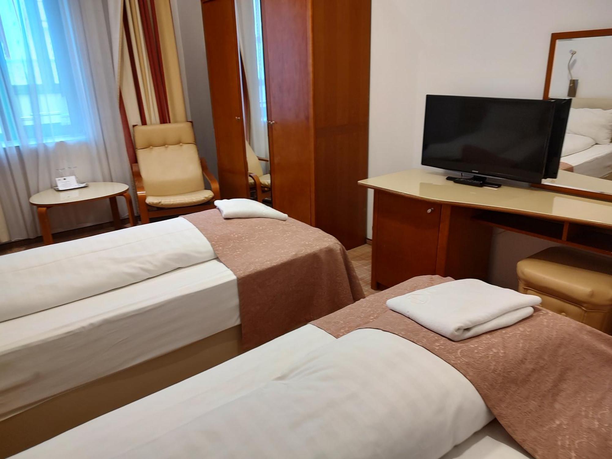 Hotel Dana 2 Satu Mare Bagian luar foto
