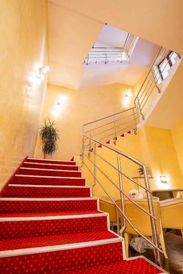 Hotel Dana 2 Satu Mare Bagian luar foto