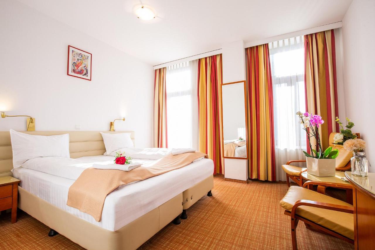 Hotel Dana 2 Satu Mare Bagian luar foto