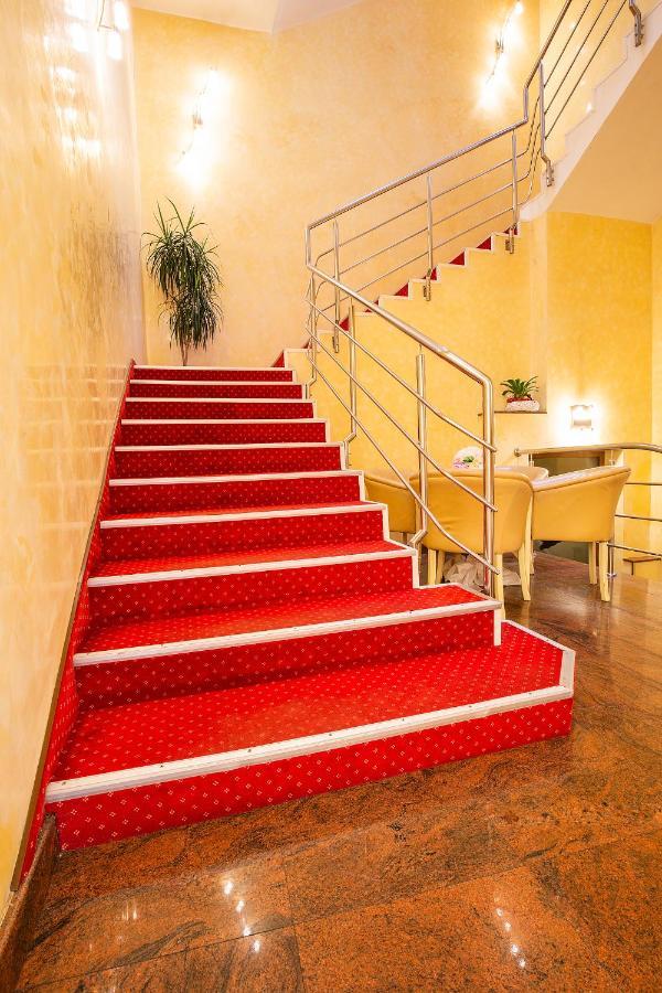 Hotel Dana 2 Satu Mare Bagian luar foto